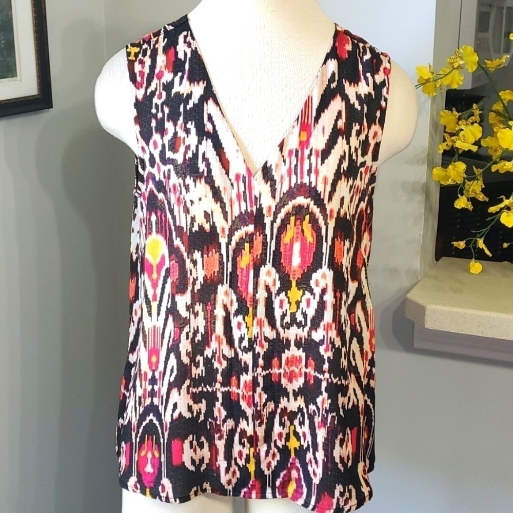 Women's summer sleevless top. By a.n.a. size medium. V neck great color, design